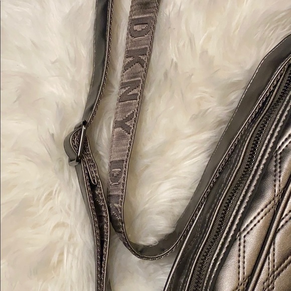 DKNY Silver Quilted Crossbody💕 - Picture 2 of 11